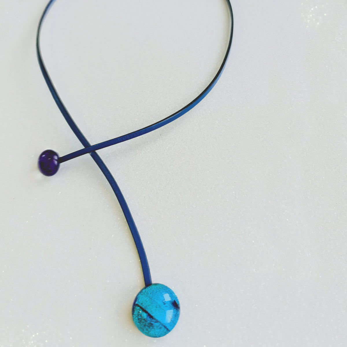 LEATHER GLASS NECKLACE