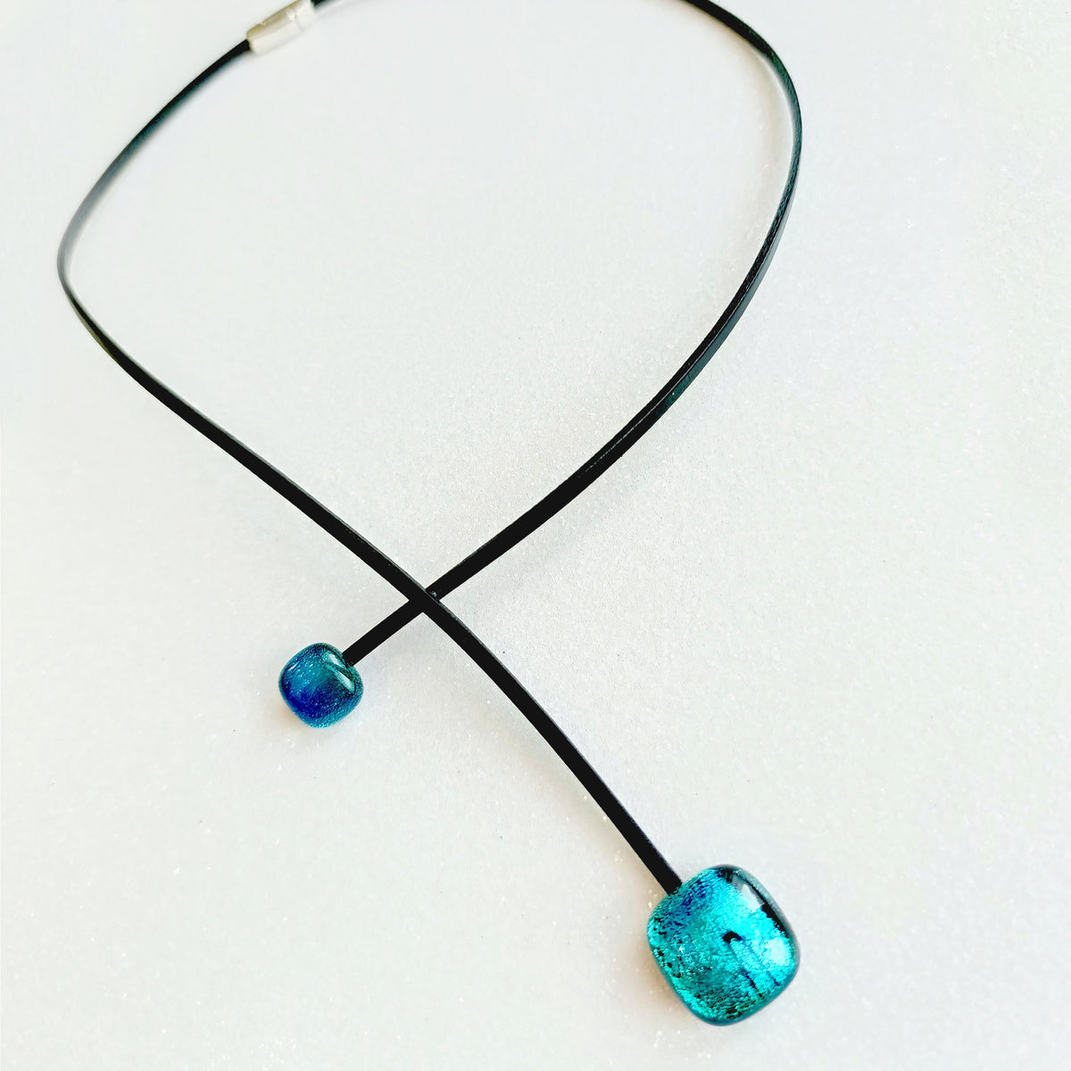 LEATHER GLASS NECKLACE
