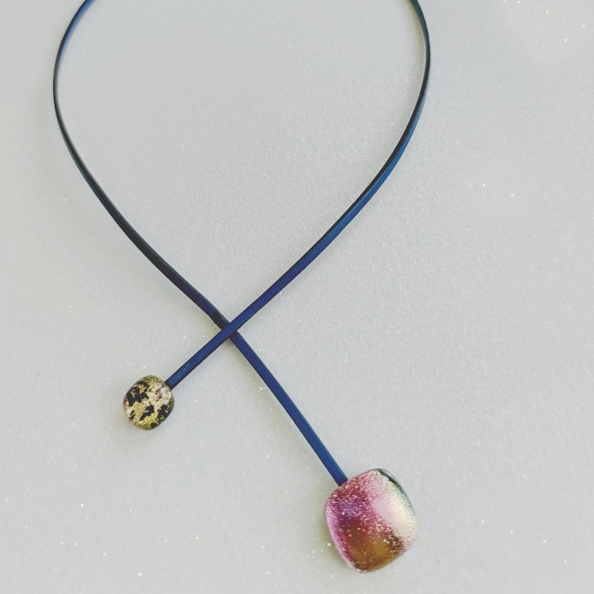 LEATHER GLASS NECKLACE