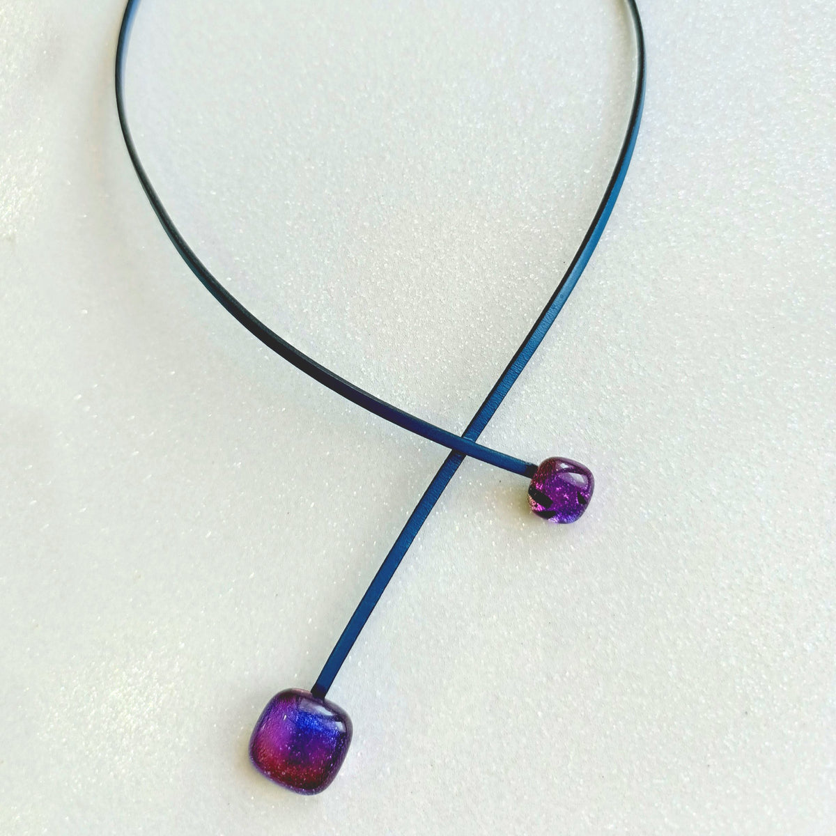 LEATHER GLASS NECKLACE