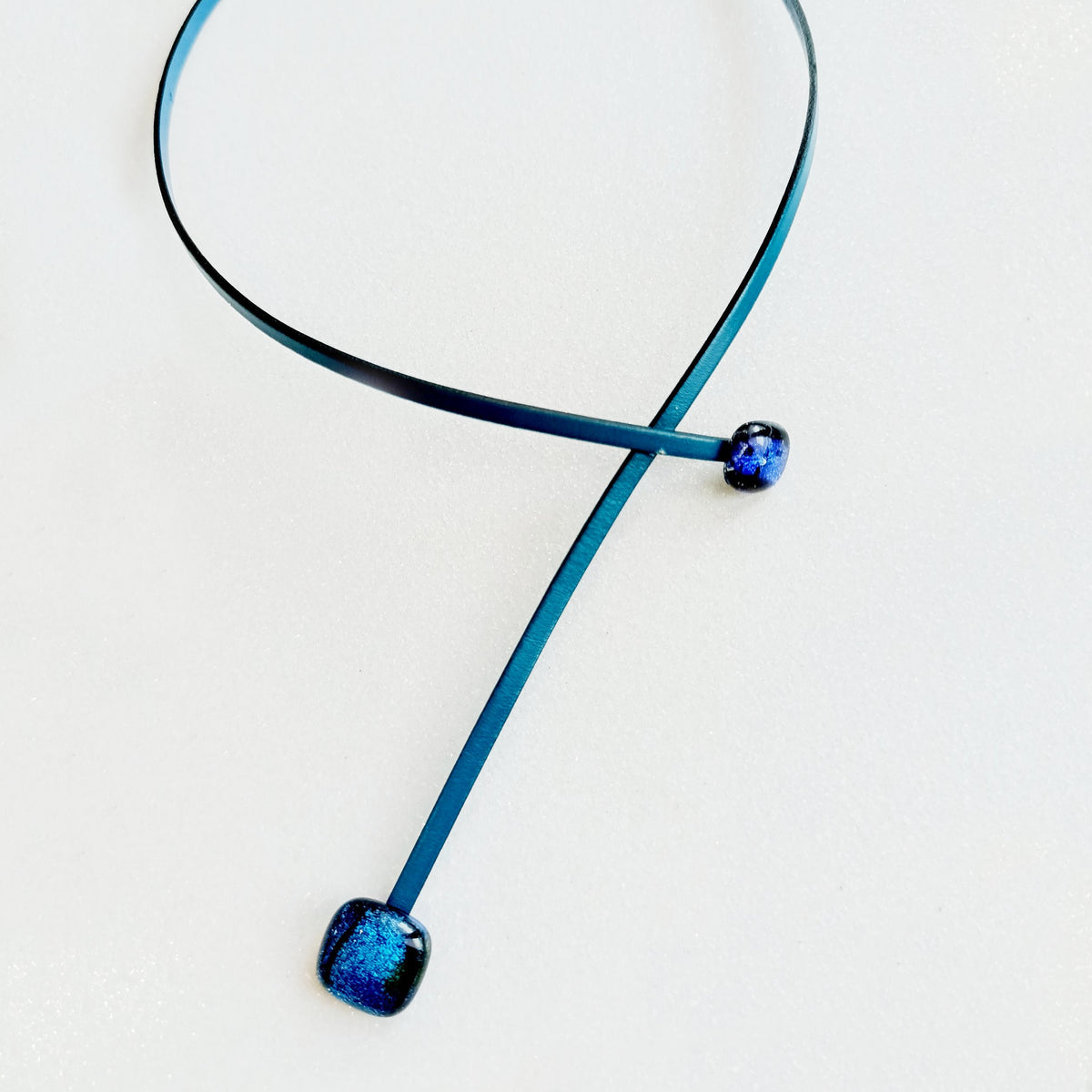 LEATHER GLASS NECKLACE