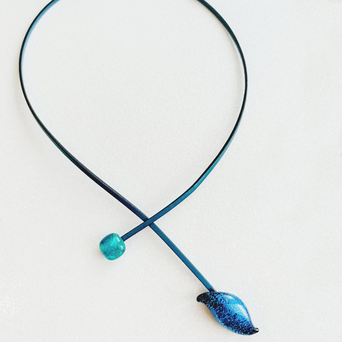 LEATHER GLASS NECKLACE