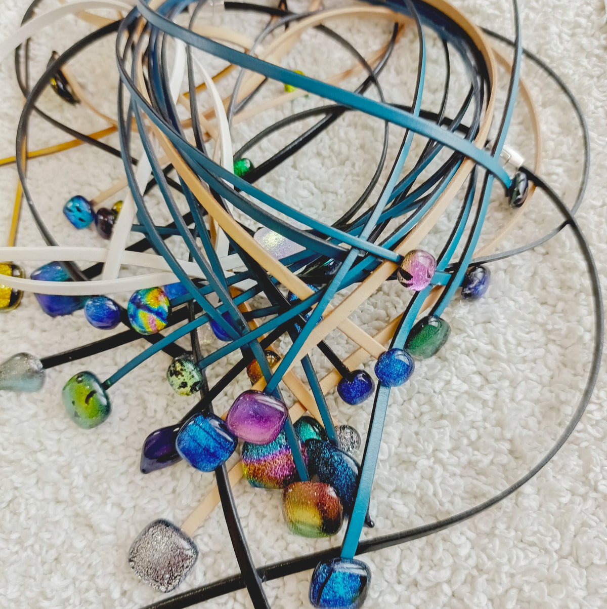 LEATHER GLASS NECKLACE