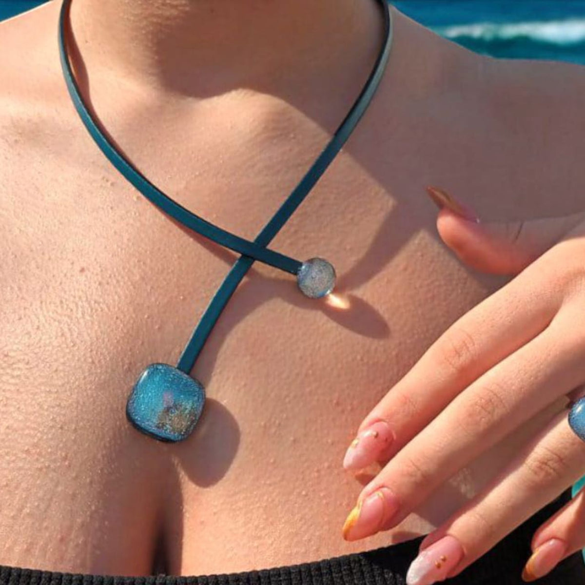 LEATHER GLASS NECKLACE