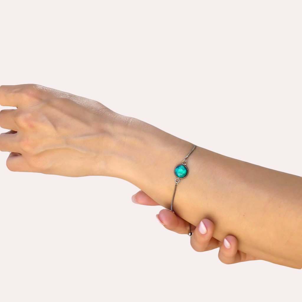 BRACELET EMERAUDE ~ IRIS BLUE | ST. STEEL | PERFECT FIT | REFLET[proBRACELET EMERAUDE ~ IRIS BLUEduct_vendor]MicrocosmosPRODUCT INFORMATION

Exclusive Microcosmoses Glass Reflet™
Base: Stainless Steel Perfect Fit adjustable slide closure up to 9", 22 cm.

Bracelet chain thickness 2 mmBRACELET STEEL