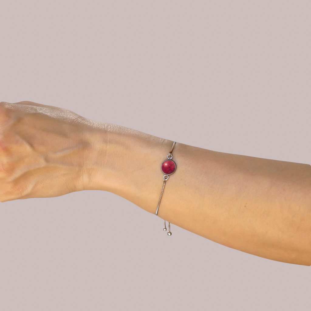 BRACELET RED RUBY | ST. STEEL | PERFECT FIT | REFLET[proBRACELET RED RUBYduct_vendor]MicrocosmosPRODUCT INFORMATION

Exclusive Microcosmoses Glass Reflet™
Base: Stainless Steel Perfect Fit adjustable slide closure up to 9", 22 cm.

Bracelet chain thickness 2 mmBRACELET STEEL