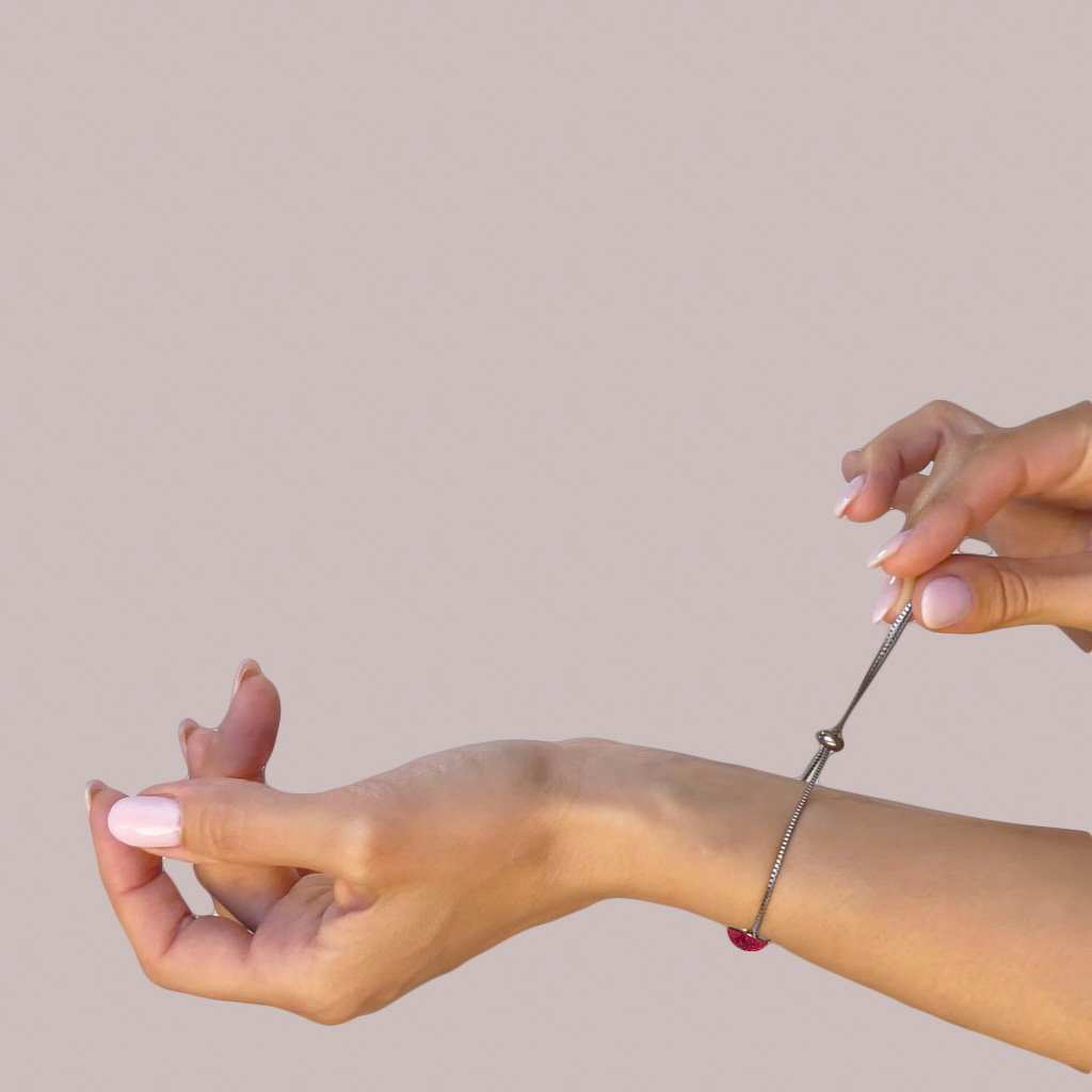 BRACELET RED RUBY | ST. STEEL | PERFECT FIT | REFLET[proBRACELET RED RUBYduct_vendor]MicrocosmosPRODUCT INFORMATION

Exclusive Microcosmoses Glass Reflet™
Base: Stainless Steel Perfect Fit adjustable slide closure up to 9", 22 cm.

Bracelet chain thickness 2 mmBRACELET STEEL