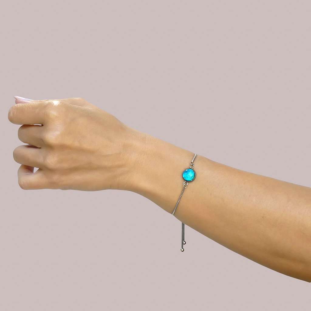 BRACELET TURQUOISE ~ NIGHT BLUE | ST. STEEL | PERFECT FIT | REFLET[proBRACELET TURQUOISE ~ NIGHT BLUEduct_vendor]MicrocosmosPRODUCT INFORMATION

Exclusive Microcosmoses Glass Reflet™
Base: Stainless Steel Perfect Fit adjustable slide closure up to 9", 22 cm.

Bracelet chain thickness 2 mmBRACELET STEEL