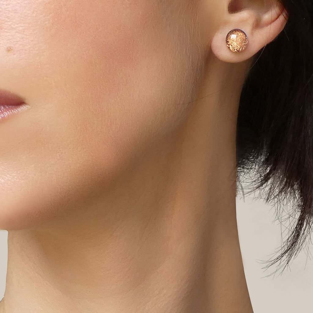 EARRINGS COPPER ~ GREEN | BOKEH  | ECLIPSE STUD | REFLET[proEARRINGS COPPER ~ GREENduct_vendor]MicrocosmosPRODUCT INFORMATION

Exlusive Microcosmoses Glass Reflet
Base: Sterling Silver 925 ~ Stainless Steel
Bead size: From 8 to 10 mm  / From 0.3" to 0.4"


Free Gift Box EARRINGS GLASS REFLET