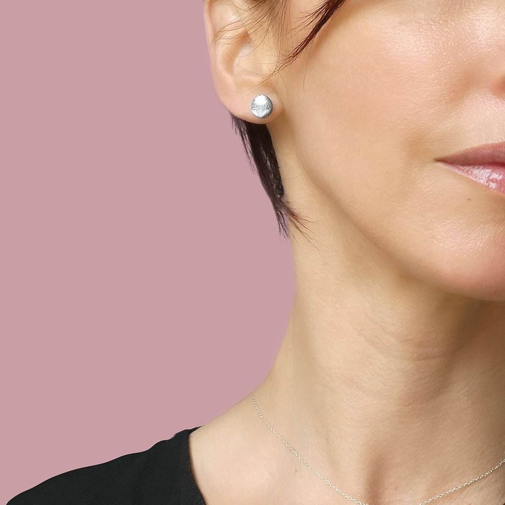 EARRINGS SILVER PEARL ~ AQUA | ECLIPSE | STUD | REFLET[proEARRINGS SILVER PEARL ~ AQUAduct_vendor]MicrocosmosPRODUCT INFORMATION

Exclusive Microcosmoses Glass Reflet™
Base: Sterling Silver 925 ~ Stainless Steel
Bead size: From 8 to 10 mm  / From 0.3" to 0.4"


Free Gift BoEARRINGS GLASS REFLET