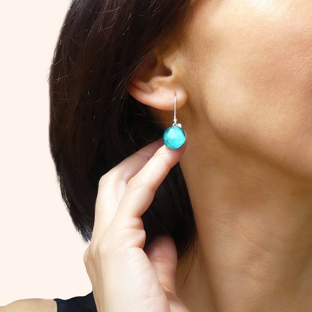 EARRINGS TURQUOISE ~ NIGHT BLUE | ECLIPSE | SILVER 925 | REFLET[proEARRINGS TURQUOISE ~ NIGHT BLUEduct_vendor]MicrocosmosPRODUCT INFORMATION

Exclusive Microcosmoses Glass Reflet™
Base: Sterling Silver 925
Bead size: From 12 mm / 0.5"


Free Gift Box 


The  Microcosmoses Reflet EclipsEARRINGS GLASS REFLET