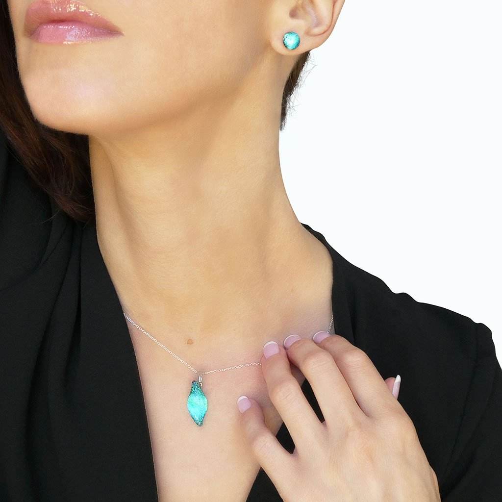 EARRINGS TURQUOISE ~ NIGHT BLUE | ECLIPSE | STUD | REFLET[proEARRINGS TURQUOISE ~ NIGHT BLUEduct_vendor]MicrocosmosPRODUCT INFORMATION

Exclusive Microcosmoses Glass Reflet™
Base: Sterling Silver 925 ~ Stainless Steel
Bead size: From 8 to 10 mm  / From 0.3" to 0.4"


Free Gift BoEARRINGS GLASS REFLET