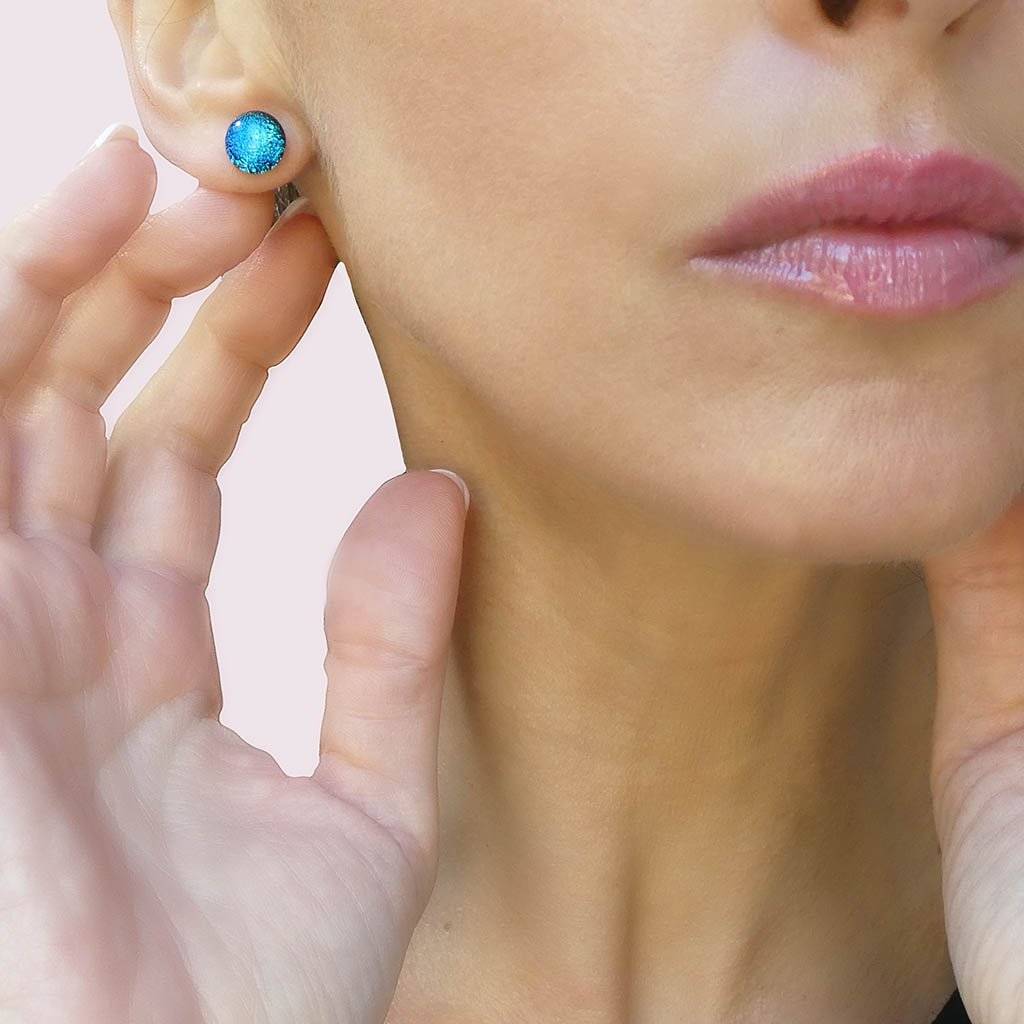 EARRINGS VERT DE BLEU ~ TEAL | ECLIPSE | STUD | REFLET[proEARRINGS VERT DE BLEU ~ TEALduct_vendor]MicrocosmosPRODUCT INFORMATION

Exclusive Microcosmoses Glass Reflet™
Base: Sterling Silver 925 ~ Stainless Steel
Bead size: From 8 to 10 mm  / From 0.3" to 0.4"


Free Gift BoEARRINGS GLASS REFLET