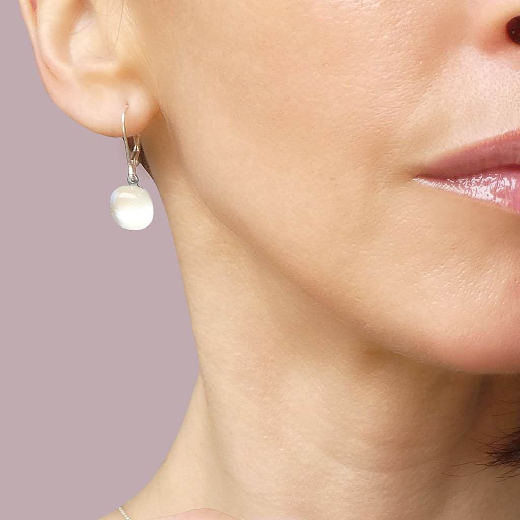 EARRINGS IRIDESCENT WHITE | ECLIPSE | SILVER 925 | REFLET[proEARRINGS IRIDESCENT WHITEduct_vendor]MicrocosmosPRODUCT INFORMATION 

Exclusive Microcosmoses Glass Reflet™

Base: Sterling Silver 925
Bead size: From 12 mm / 0.5"


Free Gift Box 


The  Microcosmoses Reflet EcliEARRINGS GLASS REFLET