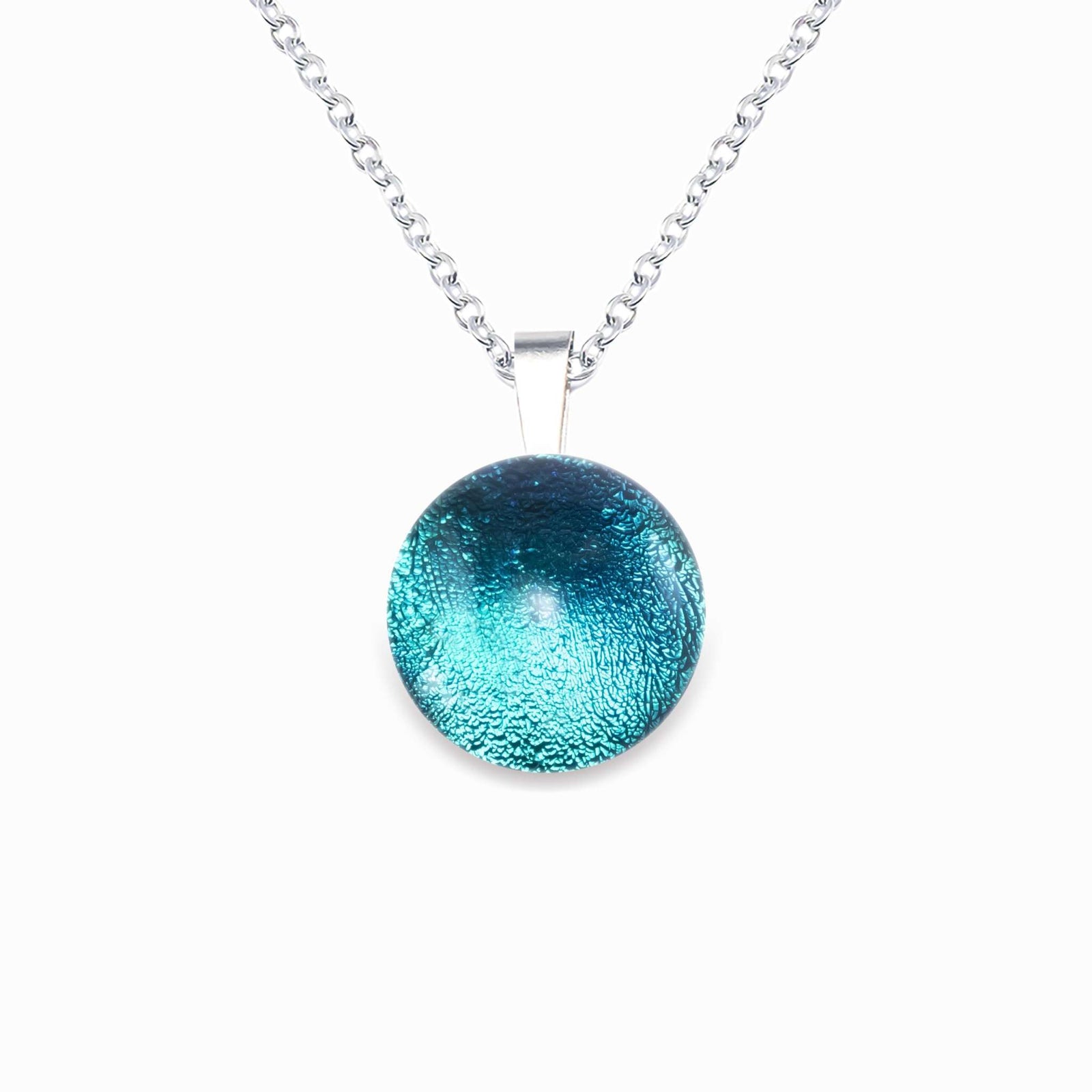 NECKLACE EMERAUDE ~ IRIS BLUE | ECLIPSE | REFLET[proNECKLACE EMERAUDE ~ IRIS BLUEduct_vendor]MicrocosmosPRODUCT INFORMATION

Exlusive Microcosmoses Glass Reflet
Bead size: 14 mm / 0.55"

Base chain: Sterling Silver 925 ~ Stainless Steel 
Chain thickness: 1 mm (St.SilveNECKLACE