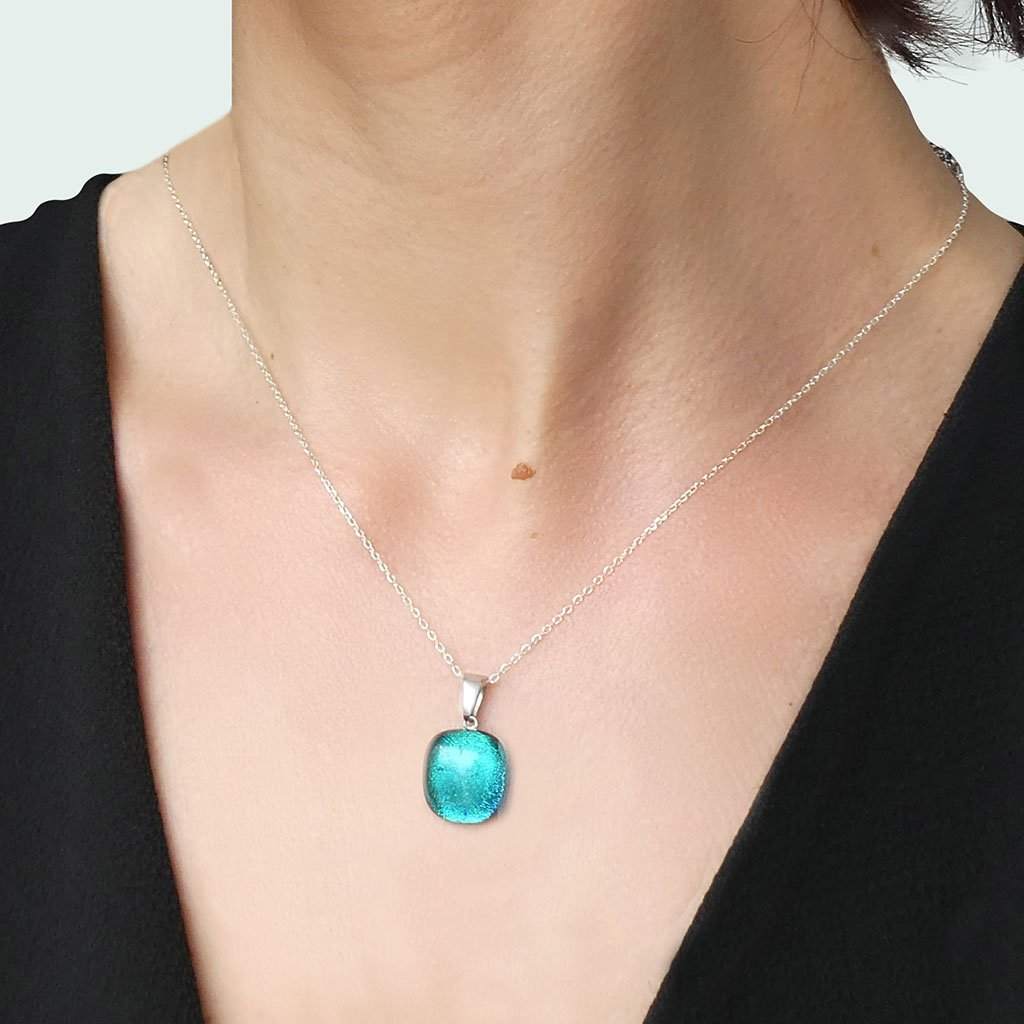 NECKLACE EMERAUDE ~ IRIS BLUE | SQUIRCLE | REFLET[proNECKLACE EMERAUDE ~ IRIS BLUEduct_vendor]MicrocosmosPRODUCT INFORMATION

Exlusive Microcosmoses Glass Reflet
Bead size length: 14 mm / 0.55" |  width: 14 mm / 0.55"

Base chain: Sterling Silver 925 ~ Stainless Steel 
NECKLACE