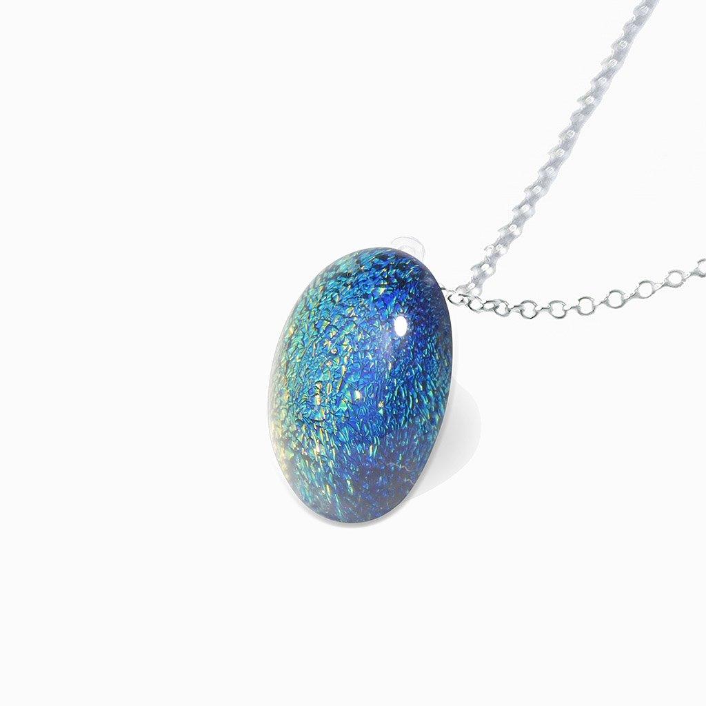 NECKLACE GOLD ~ GREEN BOKEH | ECLIPSE | REFLET[proNECKLACE GOLD ~ GREEN BOKEHduct_vendor]MicrocosmosPRODUCT INFORMATION

Exlusive Microcosmoses Glass Reflet
Bead size: 14 mm / 0.55"

Base chain: Sterling Silver 925 ~ Stainless Steel 
Chain thickness: 1 mm (St.SilveNECKLACE