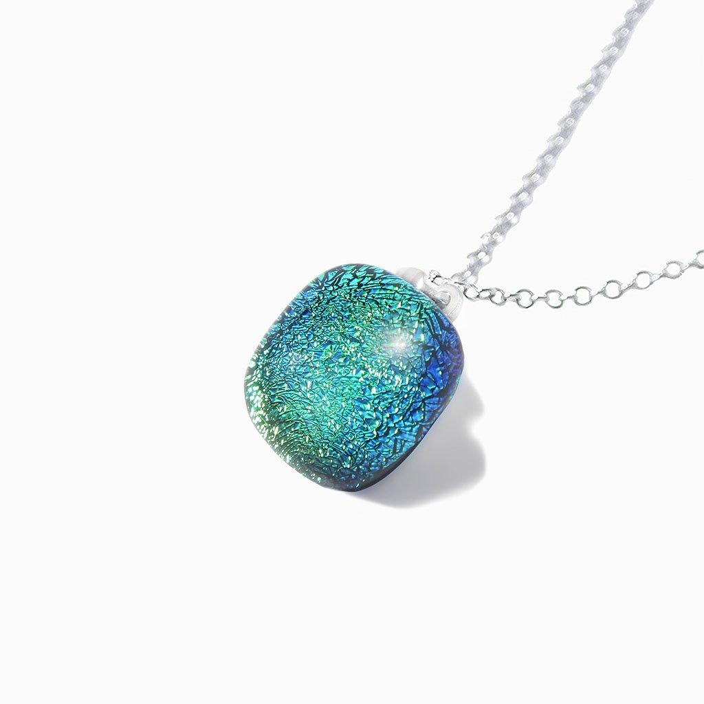 NECKLACE GREEN KELLY ~ BLUE BELIZE | SQUIRCLE | REFLET[proNECKLACE GREEN KELLY ~ BLUE BELIZEduct_vendor]MicrocosmosPRODUCT INFORMATION

Exlusive Microcosmoses Glass Reflet
Bead size length: 14 mm / 0.55" |  width: 14 mm / 0.55"

Base chain: Sterling Silver 925 ~ Stainless Steel 
NECKLACE