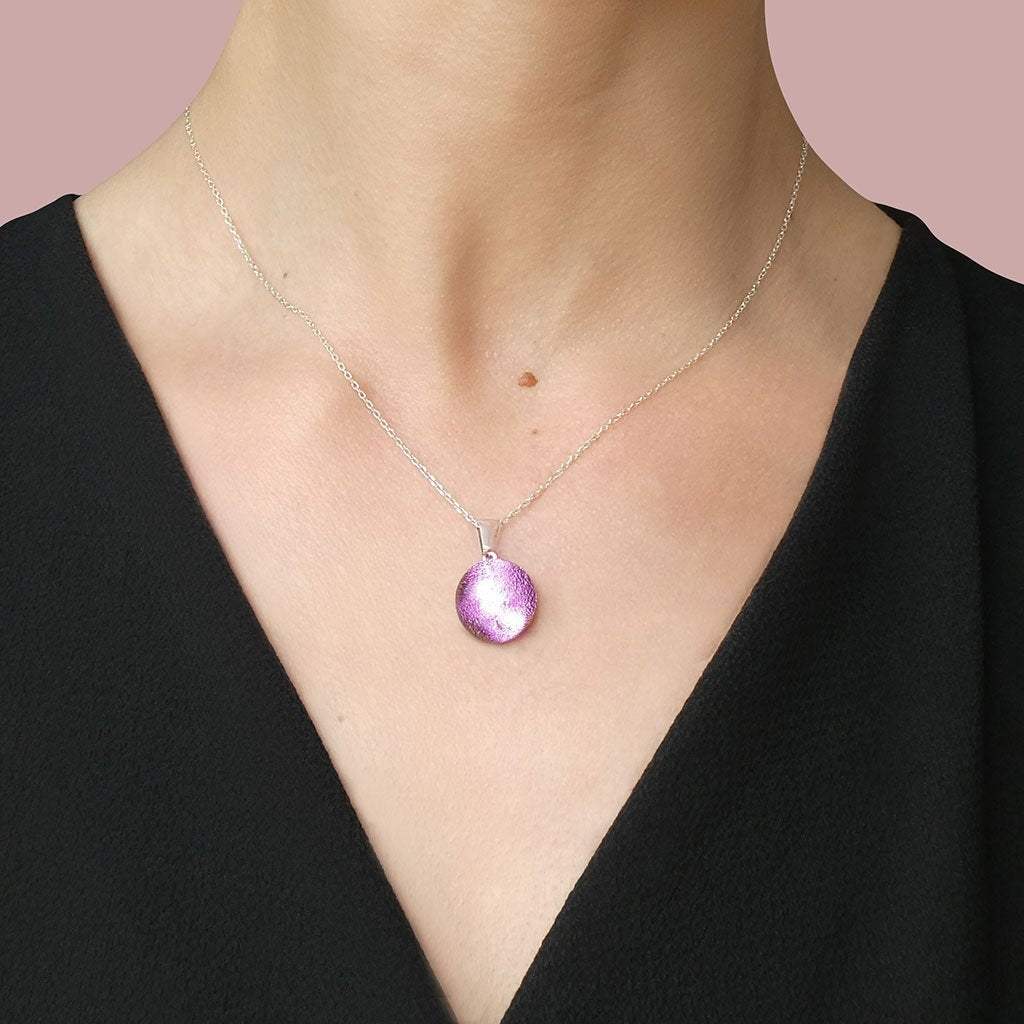 NECKLACE PARME ~ LIGHT GREEN  | ECLIPSE | REFLET[proNECKLACE PARME ~ LIGHT GREENduct_vendor]MicrocosmosPRODUCT INFORMATION

Exlusive Microcosmoses Glass Reflet
Bead size: 14 mm / 0.55"

Base chain: Sterling Silver 925 ~ Stainless Steel 
Chain thickness: 1 mm (St.SilveNECKLACE