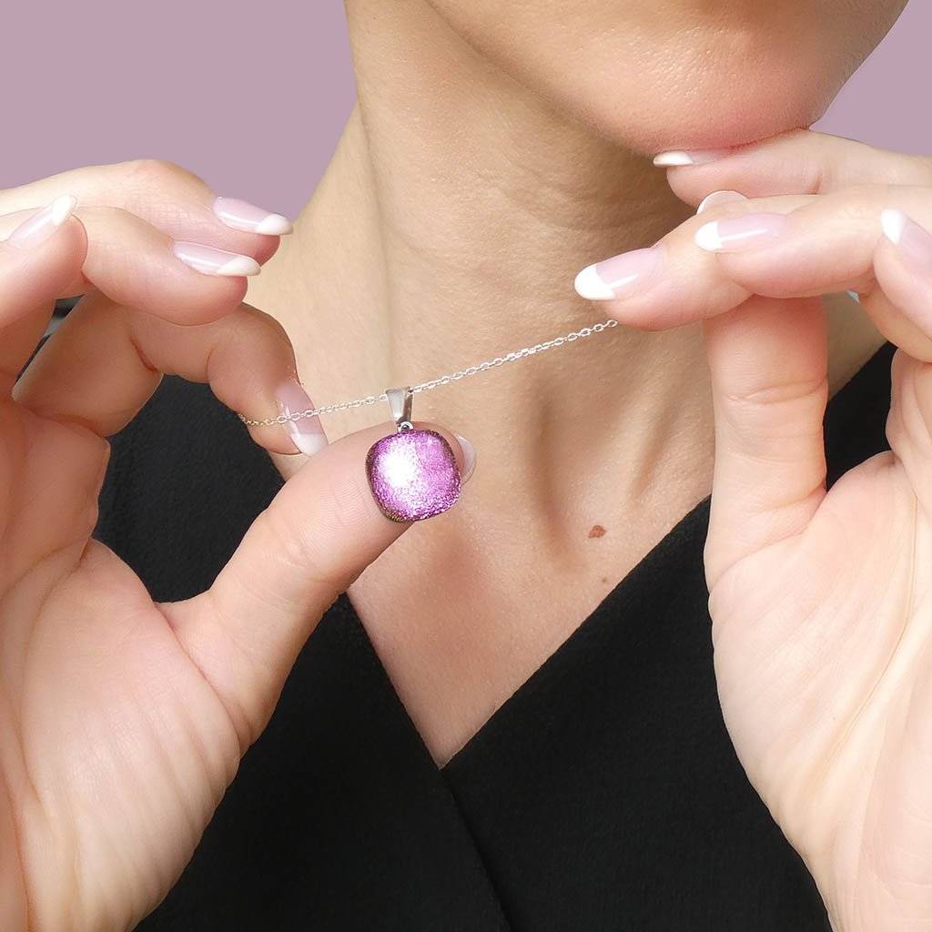 NECKLACE PARME ~ LIGHT GREEN | SQUIRCLE | REFLET[proNECKLACE PARME ~ LIGHT GREENduct_vendor]MicrocosmosPRODUCT INFORMATION

Exlusive Microcosmoses Glass Reflet
Bead size length: 14 mm / 0.55" |  width: 14 mm / 0.55"

Base chain: Sterling Silver 925 ~ Stainless Steel 
NECKLACE