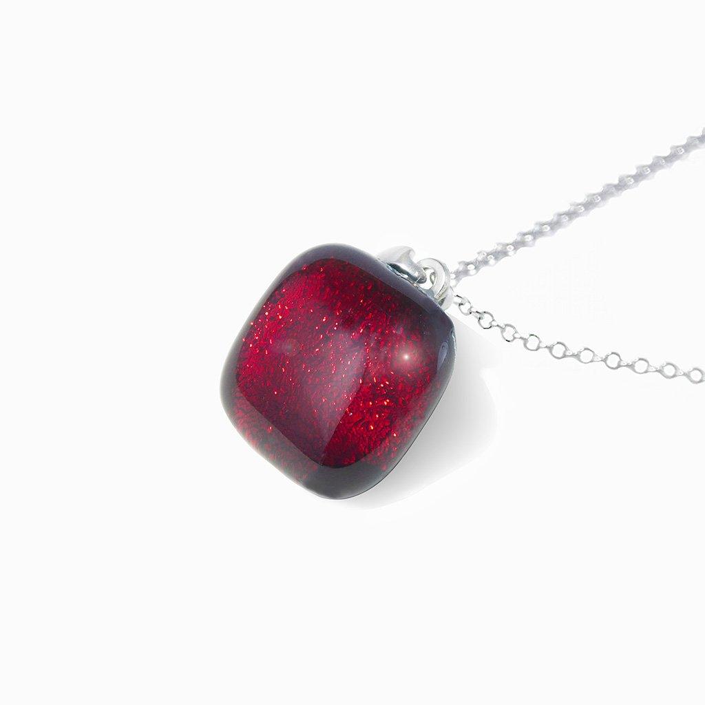 NECKLACE RED RUBY | SQUIRCLE | REFLET[proNECKLACE RED RUBYduct_vendor]MicrocosmosPRODUCT INFORMATION

Exlusive Microcosmoses Glass Reflet
Bead size length: 14 mm / 0.55" |  width: 14 mm / 0.55"

Base chain: Sterling Silver 925 ~ Stainless Steel 
NECKLACE