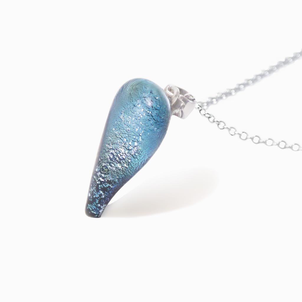 NECKLACE SILVER PEARL ~ AQUA | DROP | REFLET[proNECKLACE SILVER PEARL ~ AQUAduct_vendor]MicrocosmosPRODUCT INFORMATION

Exlusive Microcosmoses Glass Reflet
Bead size length: 20 mm/ 0.8" |  width: 12 mm/ 0.5"

Base chain: Sterling Silver 925 ~ Stainless Steel 
ChaiNECKLACE