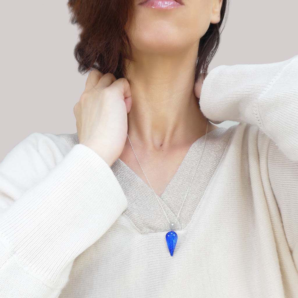 NECKLACE STARRY BLUE ~ INDIGO | DROP | REFLET[proNECKLACE STARRY BLUE ~ INDIGOduct_vendor]MicrocosmosPRODUCT INFORMATION

Exlusive Microcosmoses Glass Reflet
Bead size length: 20 mm/ 0.8" |  width: 12 mm/ 0.5"

Base chain: Sterling Silver 925 ~ Stainless Steel 
ChaiNECKLACE