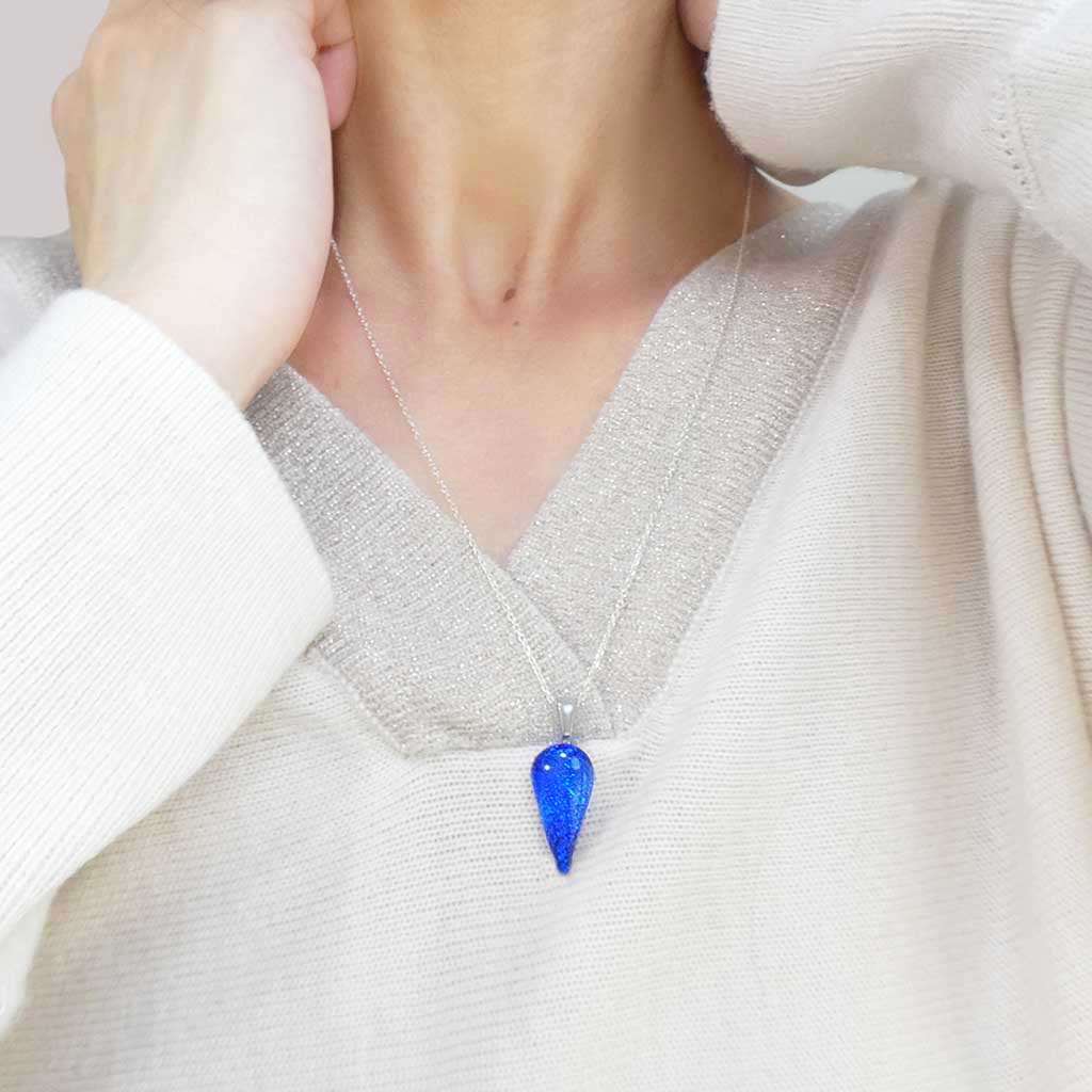 NECKLACE STARRY BLUE ~ INDIGO | DROP | REFLET[proNECKLACE STARRY BLUE ~ INDIGOduct_vendor]MicrocosmosPRODUCT INFORMATION

Exlusive Microcosmoses Glass Reflet
Bead size length: 20 mm/ 0.8" |  width: 12 mm/ 0.5"

Base chain: Sterling Silver 925 ~ Stainless Steel 
ChaiNECKLACE