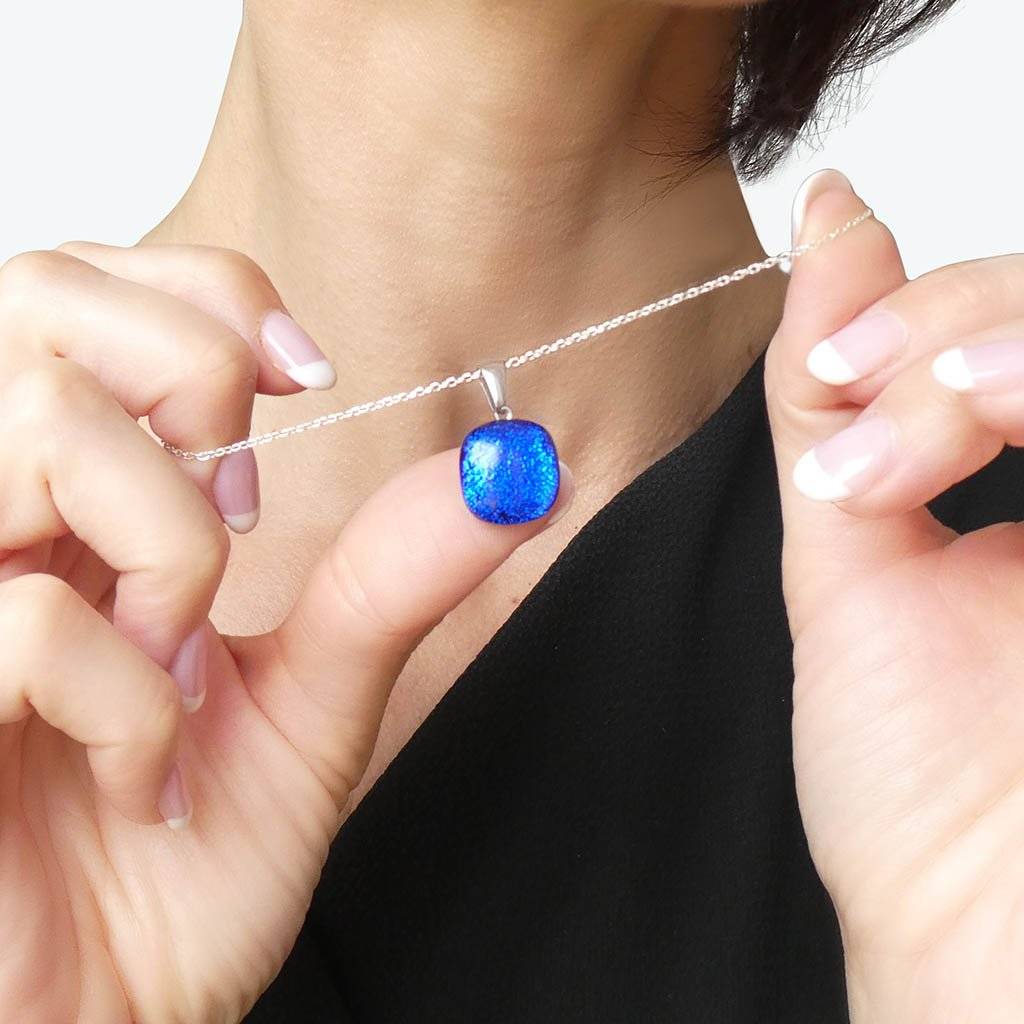 NECKLACE STARRY BLUE ~ INDIGO | SQUIRCLE | REFLET[proNECKLACE STARRY BLUE ~ INDIGOduct_vendor]MicrocosmosPRODUCT INFORMATION

Exlusive Microcosmoses Glass Reflet
Bead size length: 14 mm / 0.55" |  width: 14 mm / 0.55"

Base chain: Sterling Silver 925 ~ Stainless Steel 
NECKLACE