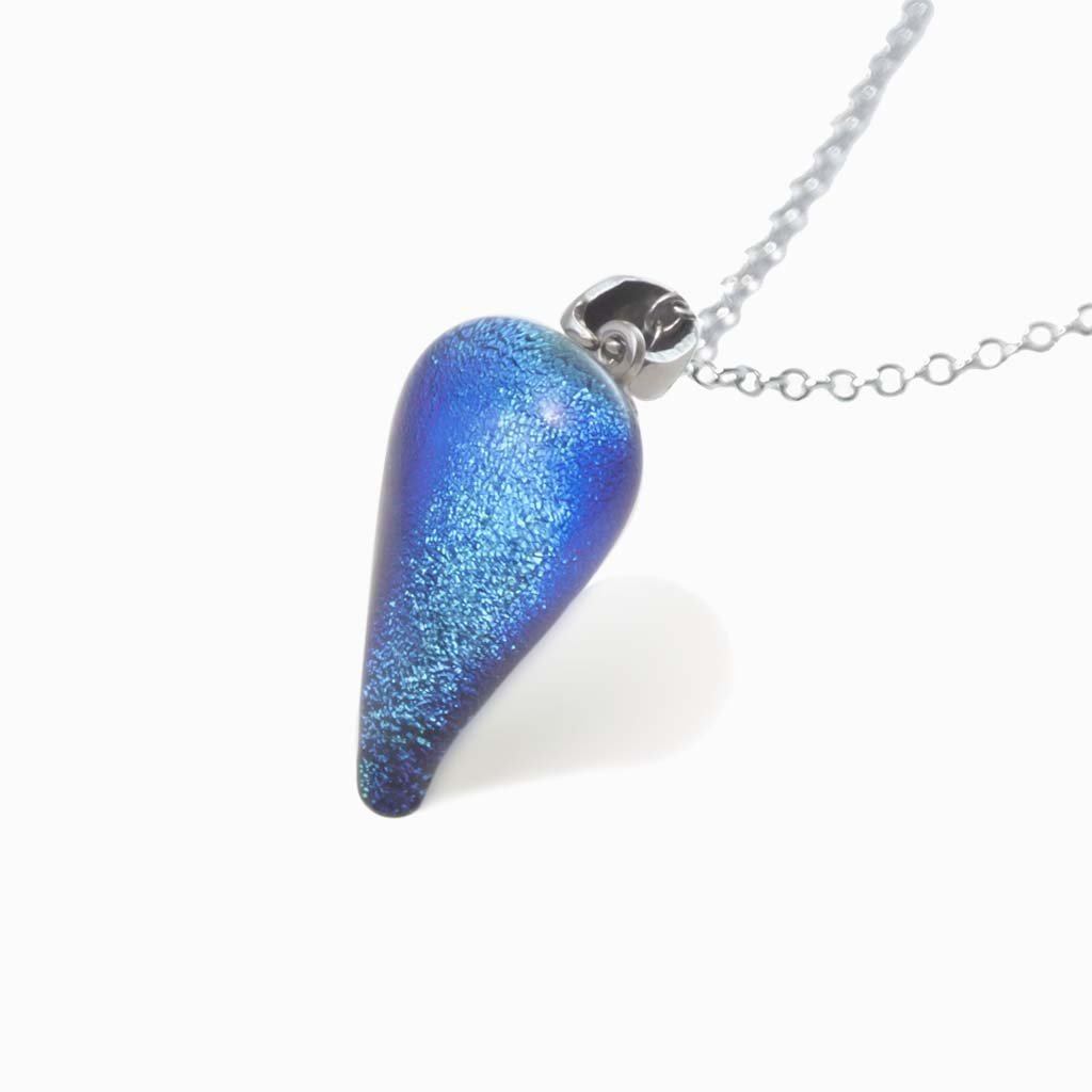 NECKLACE TURQUOISE ~ NIGHT BLUE | DROP | REFLET[proNECKLACE TURQUOISE ~ NIGHT BLUEduct_vendor]MicrocosmosPRODUCT INFORMATION

Exlusive Microcosmoses Glass Reflet
Bead size length: 20 mm/ 0.8" |  width: 12 mm/ 0.5"

Base chain: Sterling Silver 925 ~ Stainless Steel 
ChaiNECKLACE