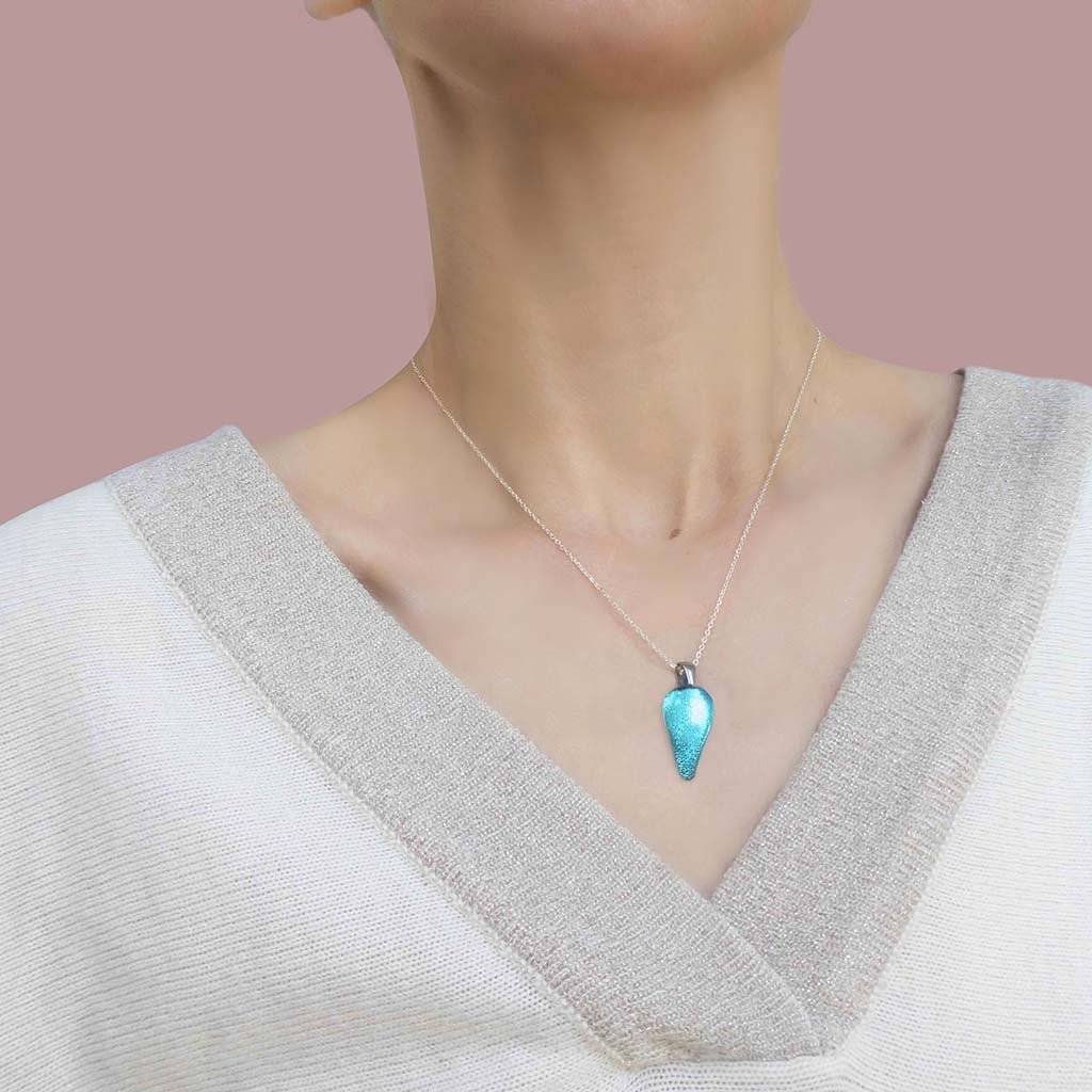 NECKLACE TURQUOISE ~ NIGHT BLUE | DROP | REFLET[proNECKLACE TURQUOISE ~ NIGHT BLUEduct_vendor]MicrocosmosPRODUCT INFORMATION

Exlusive Microcosmoses Glass Reflet
Bead size length: 20 mm/ 0.8" |  width: 12 mm/ 0.5"

Base chain: Sterling Silver 925 ~ Stainless Steel 
ChaiNECKLACE