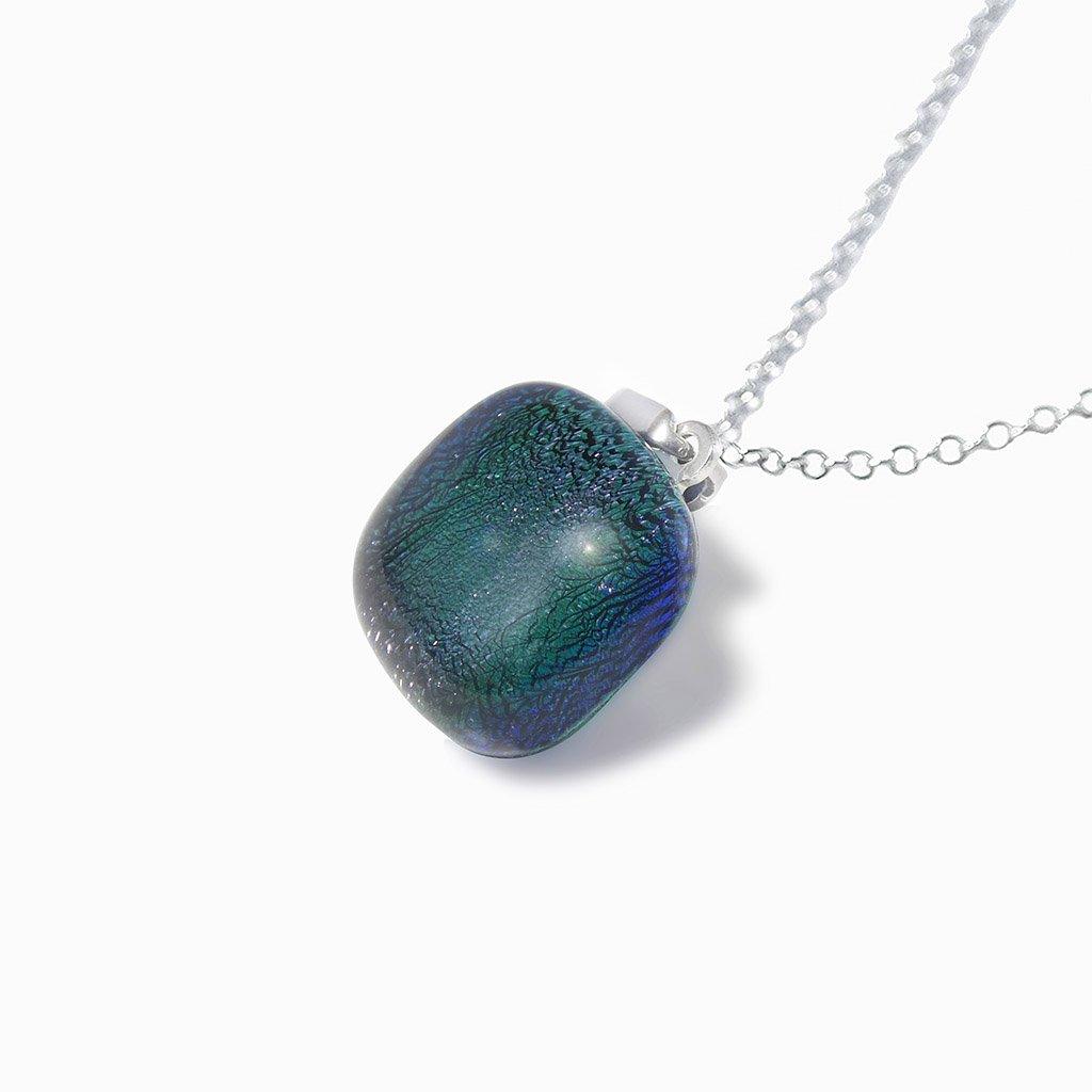 NECKLACE VIOLET ~ EMERALD | SQUIRCLE | REFLET[proNECKLACE VIOLET ~ EMERALDduct_vendor]MicrocosmosPRODUCT INFORMATION

Exlusive Microcosmoses Glass Reflet
Bead size length: 14 mm / 0.55" |  width: 14 mm / 0.55"

Base chain: Sterling Silver 925 ~ Stainless Steel 
NECKLACE