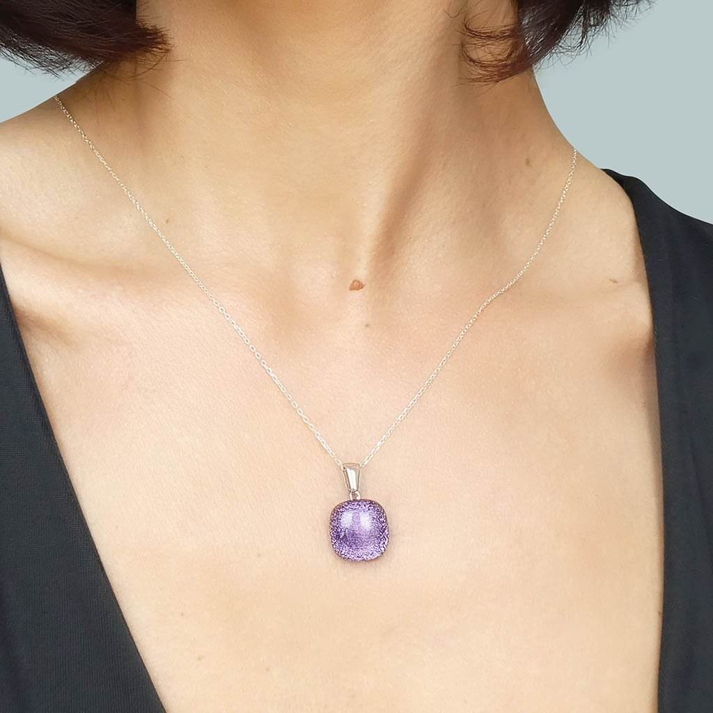 NECKLACE VIOLET ~ EMERALD | SQUIRCLE | REFLET[proNECKLACE VIOLET ~ EMERALDduct_vendor]MicrocosmosPRODUCT INFORMATION

Exlusive Microcosmoses Glass Reflet
Bead size length: 14 mm / 0.55" |  width: 14 mm / 0.55"

Base chain: Sterling Silver 925 ~ Stainless Steel 
NECKLACE
