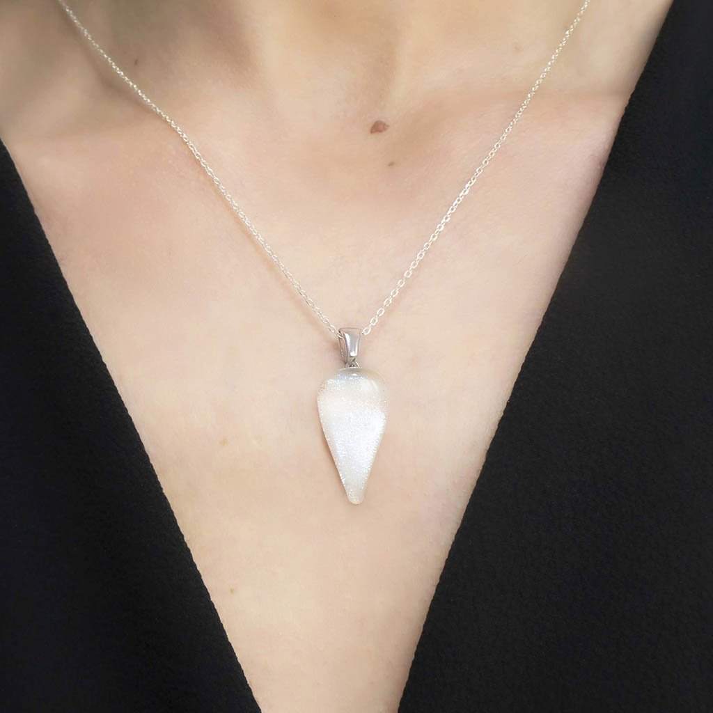 NECKLACE IRIDESCENT WHITE | DROP | REFLET[proNECKLACE IRIDESCENT WHITEduct_vendor]MicrocosmosPRODUCT INFORMATION

Exlusive Microcosmoses Glass Reflet
Bead size length: 20 mm/ 0.8" |  width: 12 mm/ 0.5"

Base chain: Sterling Silver 925 ~ Stainless Steel 
ChaiNECKLACE