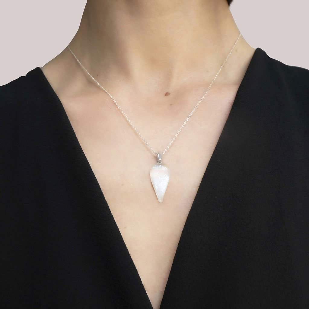 NECKLACE IRIDESCENT WHITE | DROP | REFLET[proNECKLACE IRIDESCENT WHITEduct_vendor]MicrocosmosPRODUCT INFORMATION

Exlusive Microcosmoses Glass Reflet
Bead size length: 20 mm/ 0.8" |  width: 12 mm/ 0.5"

Base chain: Sterling Silver 925 ~ Stainless Steel 
ChaiNECKLACE