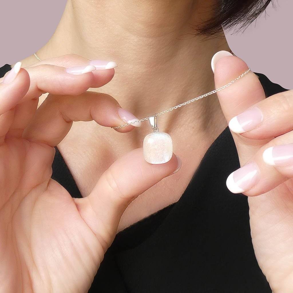 NECKLACE IRIDESCENT WHITE | SQUIRCLE | REFLET[proNECKLACE IRIDESCENT WHITEduct_vendor]MicrocosmosPRODUCT INFORMATION

Exlusive Microcosmoses Glass Reflet
Bead size length: 14 mm / 0.55" |  width: 14 mm / 0.55"

Base chain: Sterling Silver 925 ~ Stainless Steel 
NECKLACE