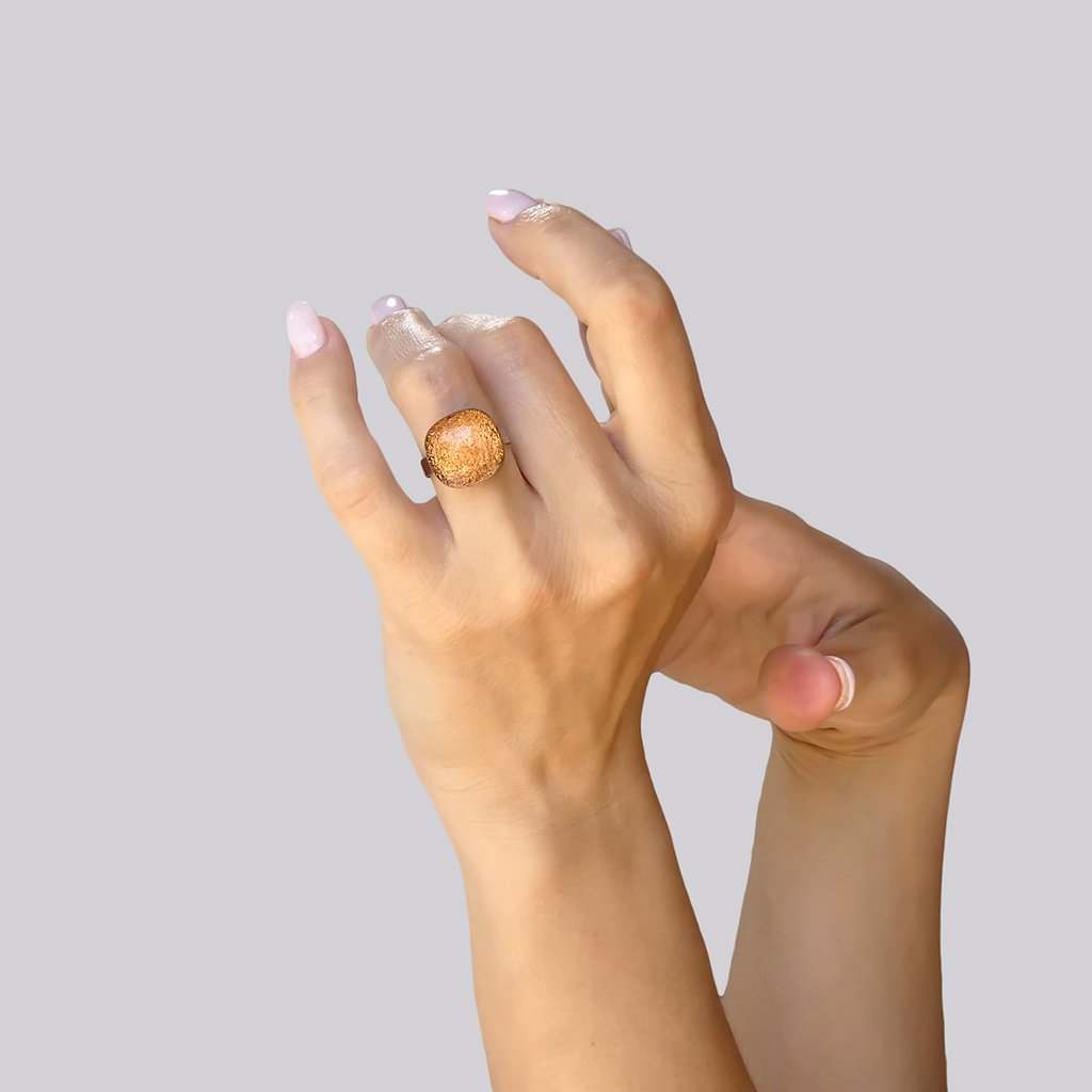 RING COPPER ~ GREEN BOKEH | SQUIRCLE | REFLET[proRING COPPER ~ GREEN BOKEHduct_vendor]MicrocosmosPRODUCT INFORMATION

Exclusive Microcosmoses Glass Reflet™
Base: Stainless Steel 
Bead size length: 12~14 mm / 0.47"~0.55" |  width: 12~14 mm / 0.47"~0.55"


Free GiRINGS GLASS REFLET