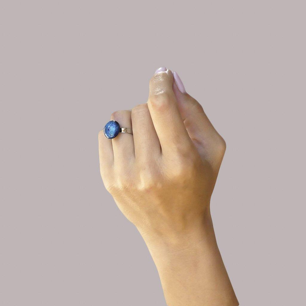 RING EMERAUDE ~ IRIS BLUE | ECLIPSE | REFLET[proRING EMERAUDE ~ IRIS BLUEduct_vendor]MicrocosmosPRODUCT INFORMATION 

Exclusive Microcosmoses Glass Reflet™
Bead size: 12~14 mm / 0.47"~0.55"


Free Gift Box 


The  Microcosmoses Reflet  Steel  Rings ™  are  handRINGS GLASS REFLET