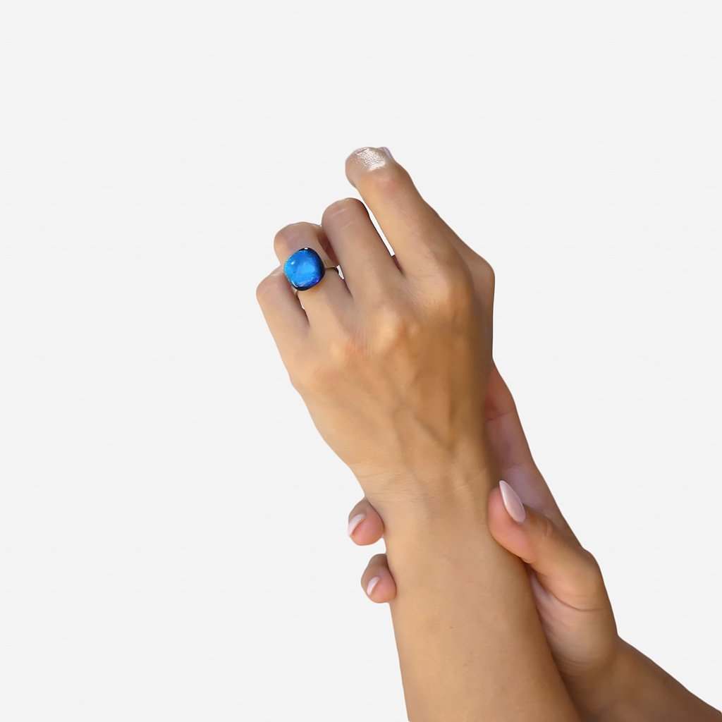 RING EMERAUDE ~ IRIS BLUE | SQUIRCLE | REFLET[proRING EMERAUDE ~ IRIS BLUEduct_vendor]MicrocosmosPRODUCT INFORMATION

Exclusive Microcosmoses Glass Reflet™
Base: Stainless Steel 
Bead size length: 12~14 mm / 0.47"~0.55" |  width: 12~14 mm / 0.47"~0.55"


Free GiRINGS GLASS REFLET