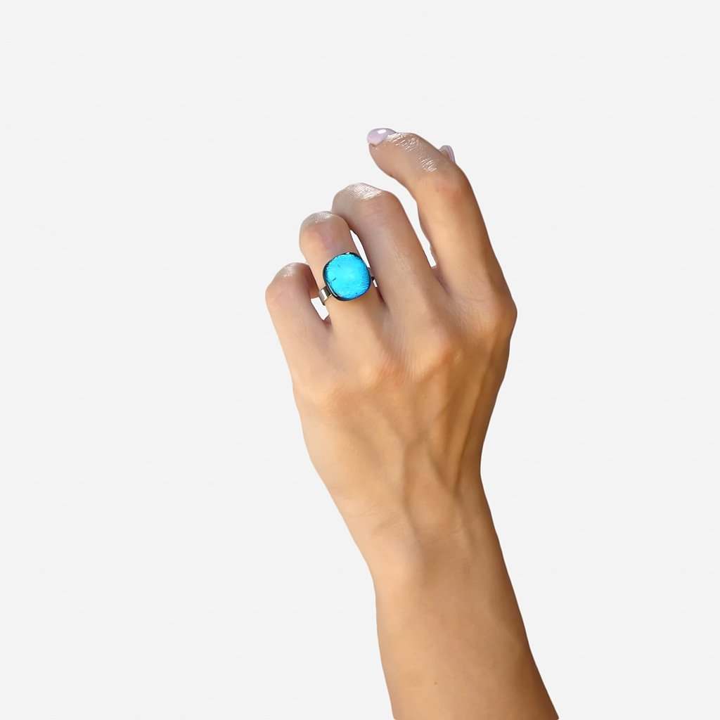 RING EMERAUDE ~ IRIS BLUE | SQUIRCLE | REFLET[proRING EMERAUDE ~ IRIS BLUEduct_vendor]MicrocosmosPRODUCT INFORMATION

Exclusive Microcosmoses Glass Reflet™
Base: Stainless Steel 
Bead size length: 12~14 mm / 0.47"~0.55" |  width: 12~14 mm / 0.47"~0.55"


Free GiRINGS GLASS REFLET