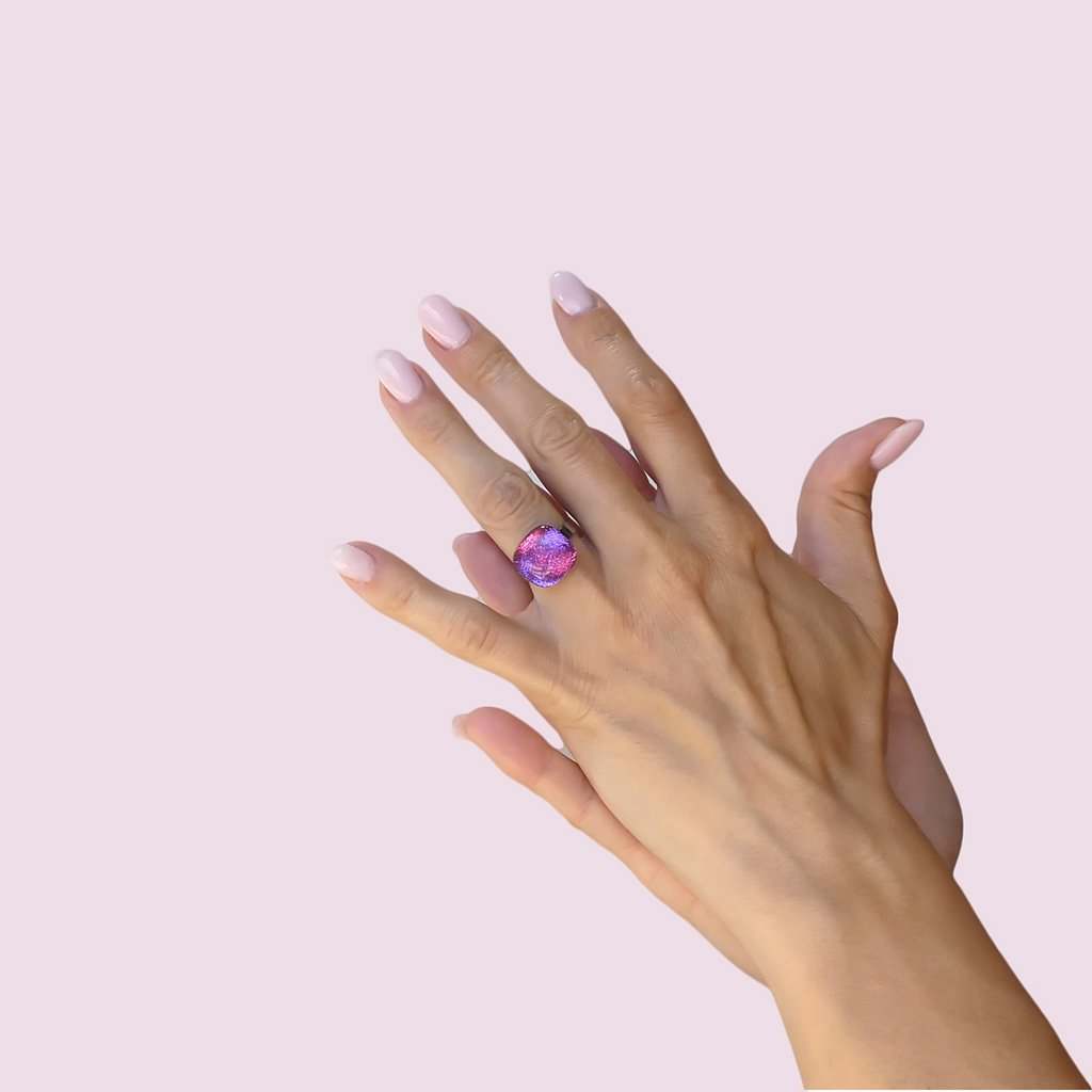 RING FRENCH PINK ~ GOLD | ECLIPSE | REFLET[proRING FRENCH PINK ~ GOLDduct_vendor]MicrocosmosPRODUCT INFORMATION 

Exclusive Microcosmoses Glass Reflet™
Base: Stainless Steel 
Bead size: 12~14 mm / 0.47"~0.55"


Free Gift Box 


The  Microcosmoses Reflet  StRINGS GLASS REFLET