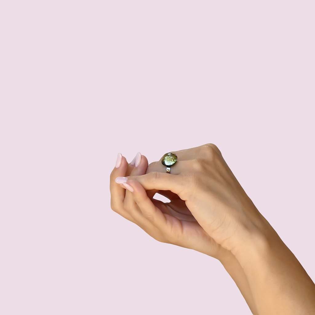 RING FRENCH PINK ~ GOLD | ECLIPSE | REFLET[proRING FRENCH PINK ~ GOLDduct_vendor]MicrocosmosPRODUCT INFORMATION 

Exclusive Microcosmoses Glass Reflet™
Base: Stainless Steel 
Bead size: 12~14 mm / 0.47"~0.55"


Free Gift Box 


The  Microcosmoses Reflet  StRINGS GLASS REFLET