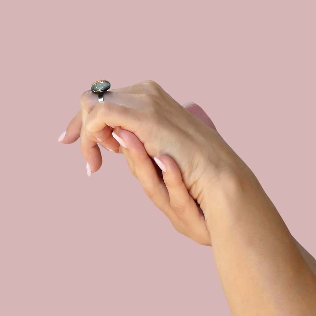 RING INDIGO ~ ETERNAL FUSHIA | ECLIPSE | REFLET[proRING INDIGO ~ ETERNAL FUSHIAduct_vendor]MicrocosmosPRODUCT INFORMATION 

Exclusive Microcosmoses Glass Reflet™
Base: Stainless Steel 
Bead size: 12~14 mm / 0.47"~0.55"


Free Gift Box 


The  Microcosmoses Reflet  StRINGS GLASS REFLET