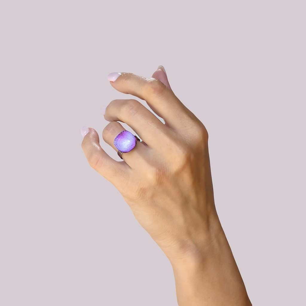 RING INDIGO ~ ETERNAL FUSHIA | SQUIRCLE | REFLET[proRING INDIGO ~ ETERNAL FUSHIAduct_vendor]MicrocosmosPRODUCT INFORMATION

Exclusive Microcosmoses Glass Reflet™
Base: Stainless Steel 
Bead size length: 12~14 mm / 0.47"~0.55" |  width: 12~14 mm / 0.47"~0.55"


Free GiRINGS GLASS REFLET