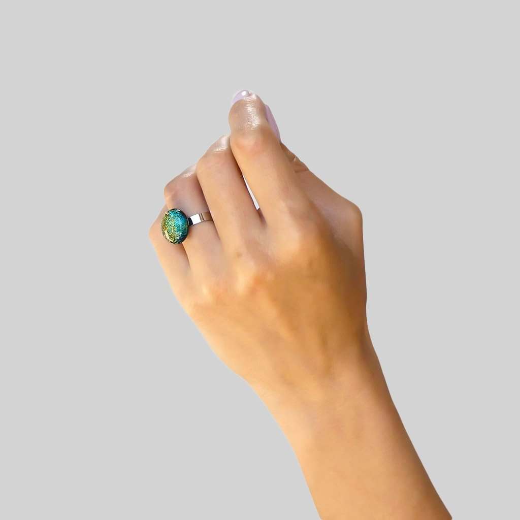 RING ORANGE GOLD ~ CRYSTAL GREEN | ECLIPSE | REFLET[proRING ORANGE GOLD ~ CRYSTAL GREENduct_vendor]MicrocosmosPRODUCT INFORMATION 

Exclusive Microcosmoses Glass Reflet™
Base: Stainless Steel 
Bead size: 12~14 mm / 0.47"~0.55"


Free Gift Box 


The  Microcosmoses Reflet  StRINGS GLASS REFLET