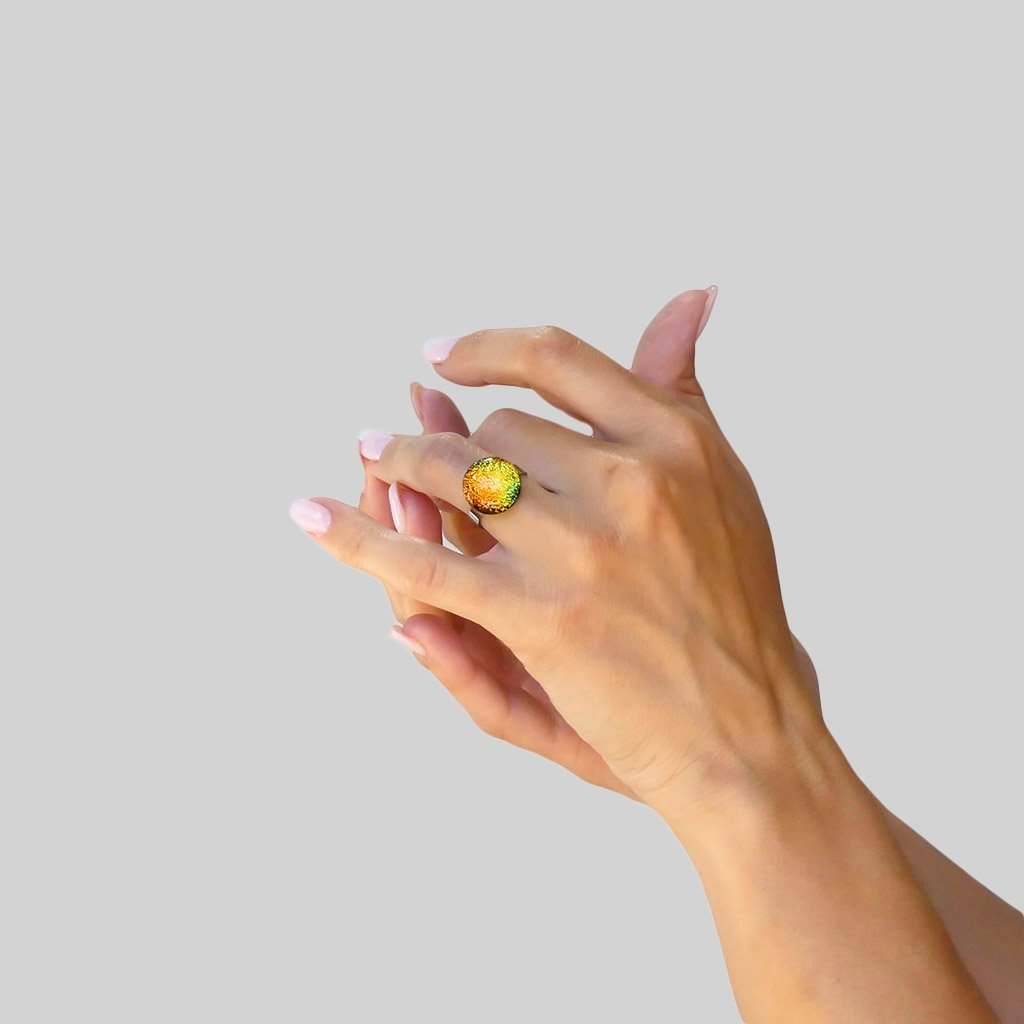 RING ORANGE GOLD ~ CRYSTAL GREEN | ECLIPSE | REFLET[proRING ORANGE GOLD ~ CRYSTAL GREENduct_vendor]MicrocosmosPRODUCT INFORMATION 

Exclusive Microcosmoses Glass Reflet™
Base: Stainless Steel 
Bead size: 12~14 mm / 0.47"~0.55"


Free Gift Box 


The  Microcosmoses Reflet  StRINGS GLASS REFLET