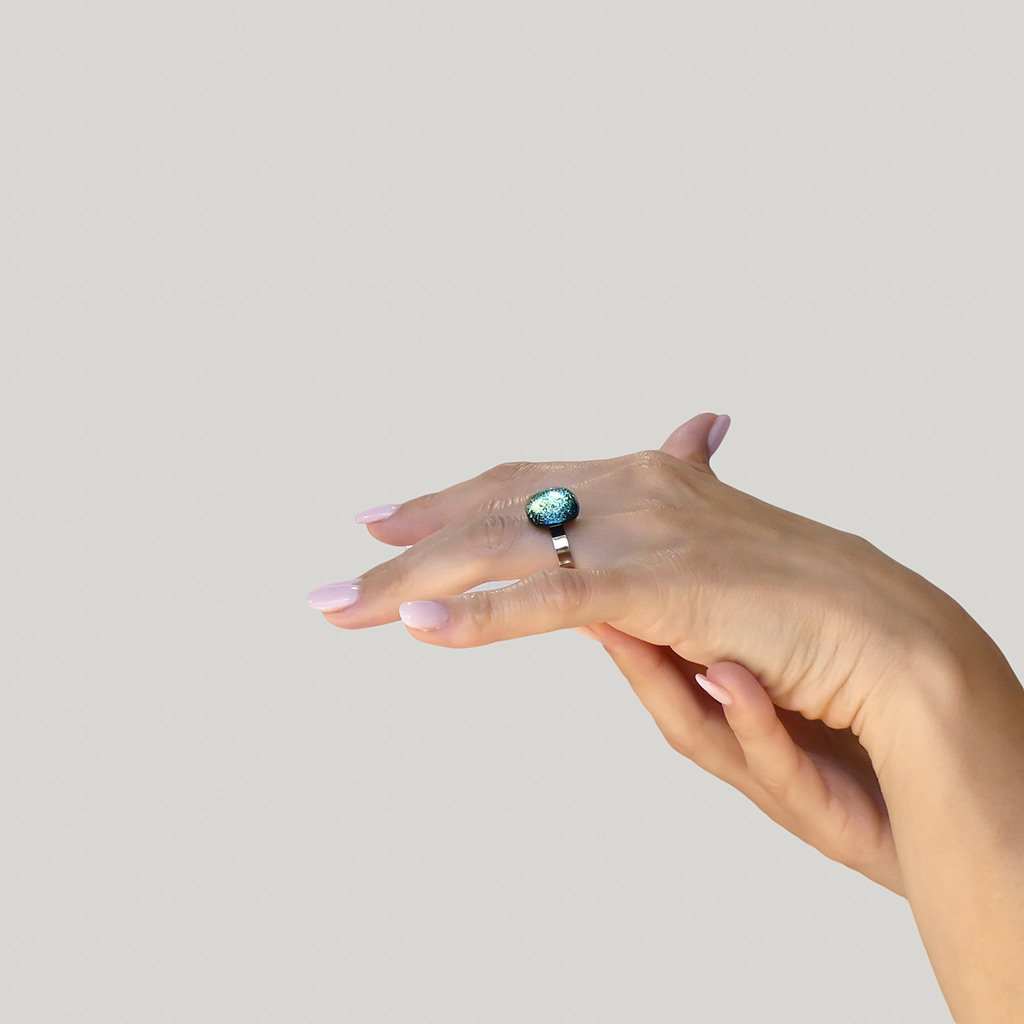 RING ORANGE GOLD ~ CRYSTAL GREEN | SQUIRCLE | REFLET[proRING ORANGE GOLD ~ CRYSTAL GREENduct_vendor]MicrocosmosPRODUCT INFORMATION

Exclusive Microcosmoses Glass Reflet™
Base: Stainless Steel 
Bead size length: 12~14 mm / 0.47"~0.55" |  width: 12~14 mm / 0.47"~0.55"


Free GiRINGS GLASS REFLET