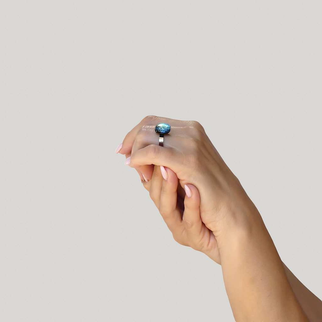 RING ORANGE GOLD ~ CRYSTAL GREEN | SQUIRCLE | REFLET[proRING ORANGE GOLD ~ CRYSTAL GREENduct_vendor]MicrocosmosPRODUCT INFORMATION

Exclusive Microcosmoses Glass Reflet™
Base: Stainless Steel 
Bead size length: 12~14 mm / 0.47"~0.55" |  width: 12~14 mm / 0.47"~0.55"


Free GiRINGS GLASS REFLET