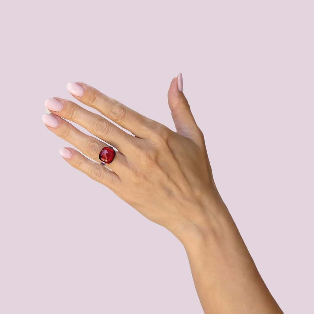 RING RED RUBY | SQUIRCLE | REFLET[proRING RED RUBYduct_vendor]MicrocosmosPRODUCT INFORMATION

Exclusive Microcosmoses Glass Reflet™
Base: Stainless Steel 
Bead size length: 12~14 mm / 0.47"~0.55" |  width: 12~14 mm / 0.47"~0.55"


Free GiRINGS GLASS REFLET