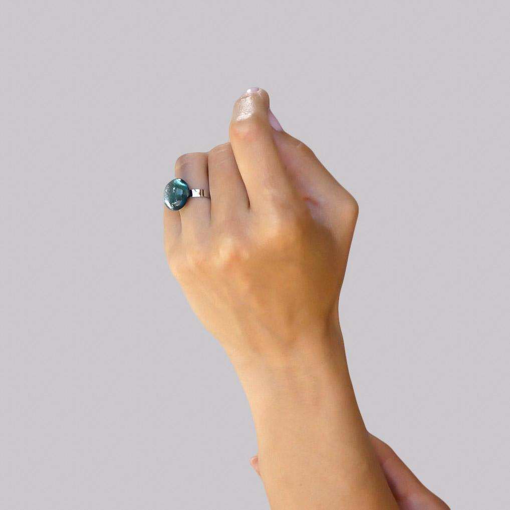 RING SILVER PEARL ~ AQUA | ECLIPSE | REFLET[proRING SILVER PEARL ~ AQUAduct_vendor]MicrocosmosPRODUCT INFORMATION 

Exclusive Microcosmoses Glass Reflet™
Base: Stainless Steel 
Bead size: 12~14 mm / 0.47"~0.55"


Free Gift Box 


The  Microcosmoses Reflet  StRINGS GLASS REFLET